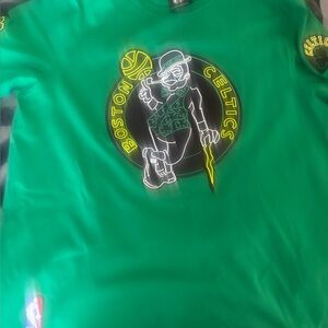 Boston Celtics Men's Green Graphic Tee